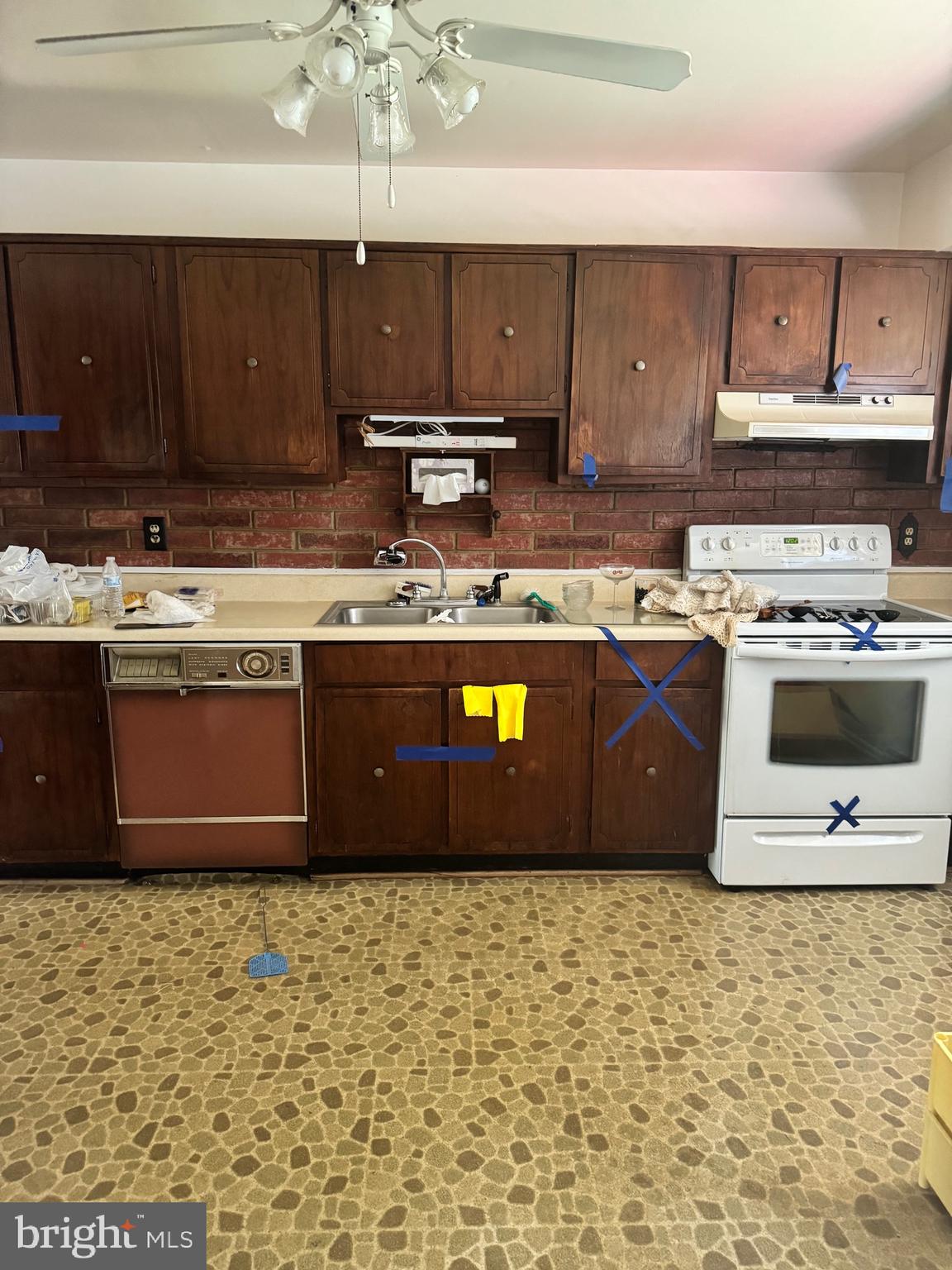 CAPITAL ESTATES - Residential