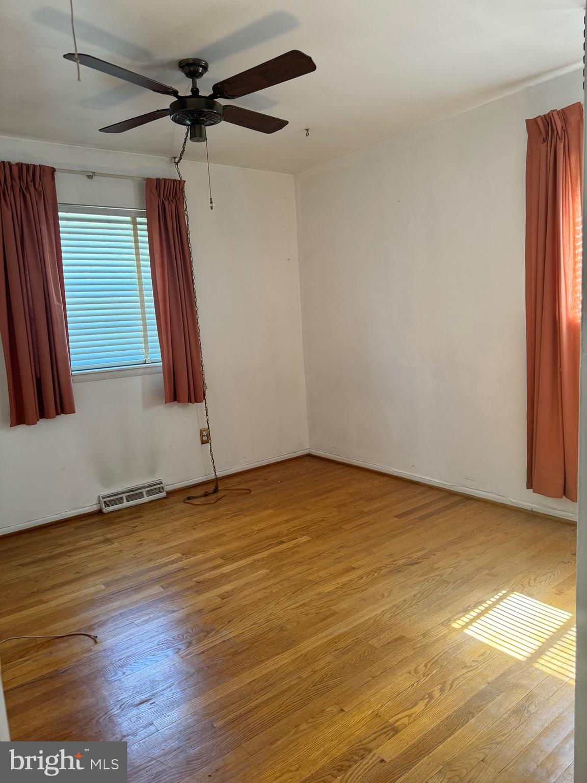 CAPITAL ESTATES - Residential