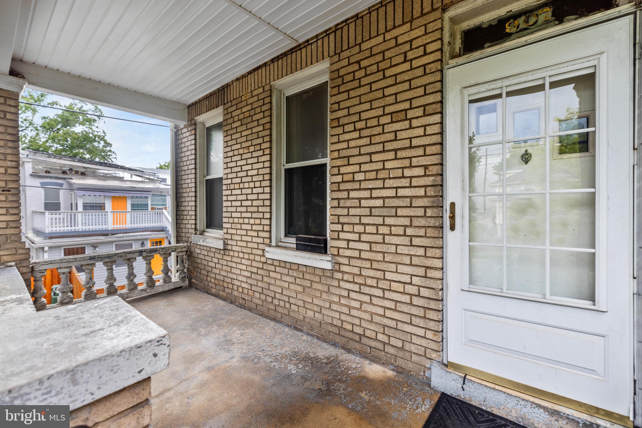 907 BUCHANAN STREET NW