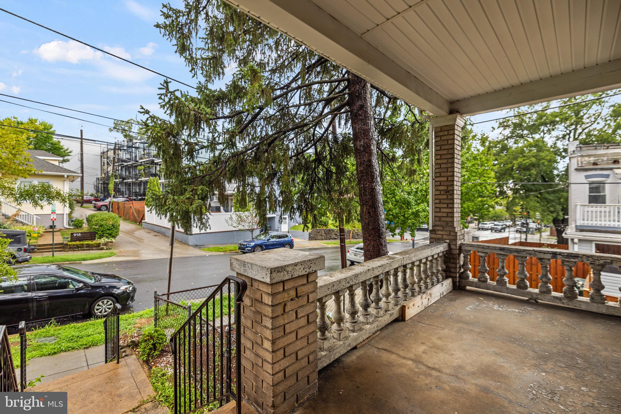 907 BUCHANAN STREET NW