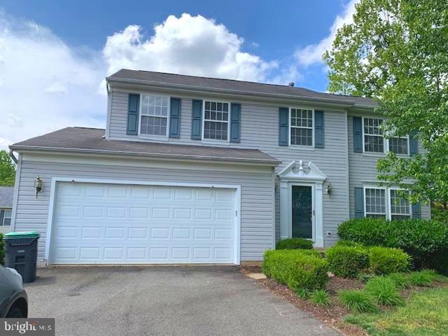 Stafford Lakes Village - Spacious colonial with 4 bedroom and 3.5 baths located in a cul-de-sac. Features  include a garage, granite countertops, hardwood floors, fireplace and much more!  Convenient location close to I-95 and shopping.  Community features include a pool, play ground, tennis court, basketball court and community center.   Only SMALL pets will be considered.