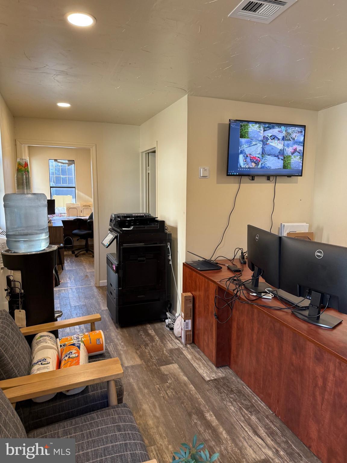 3337 N GEORGE STREET