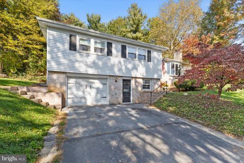 Photo of 407 Orchard Lane, Manheim, PA 17545 (MLS # PALA2042920)