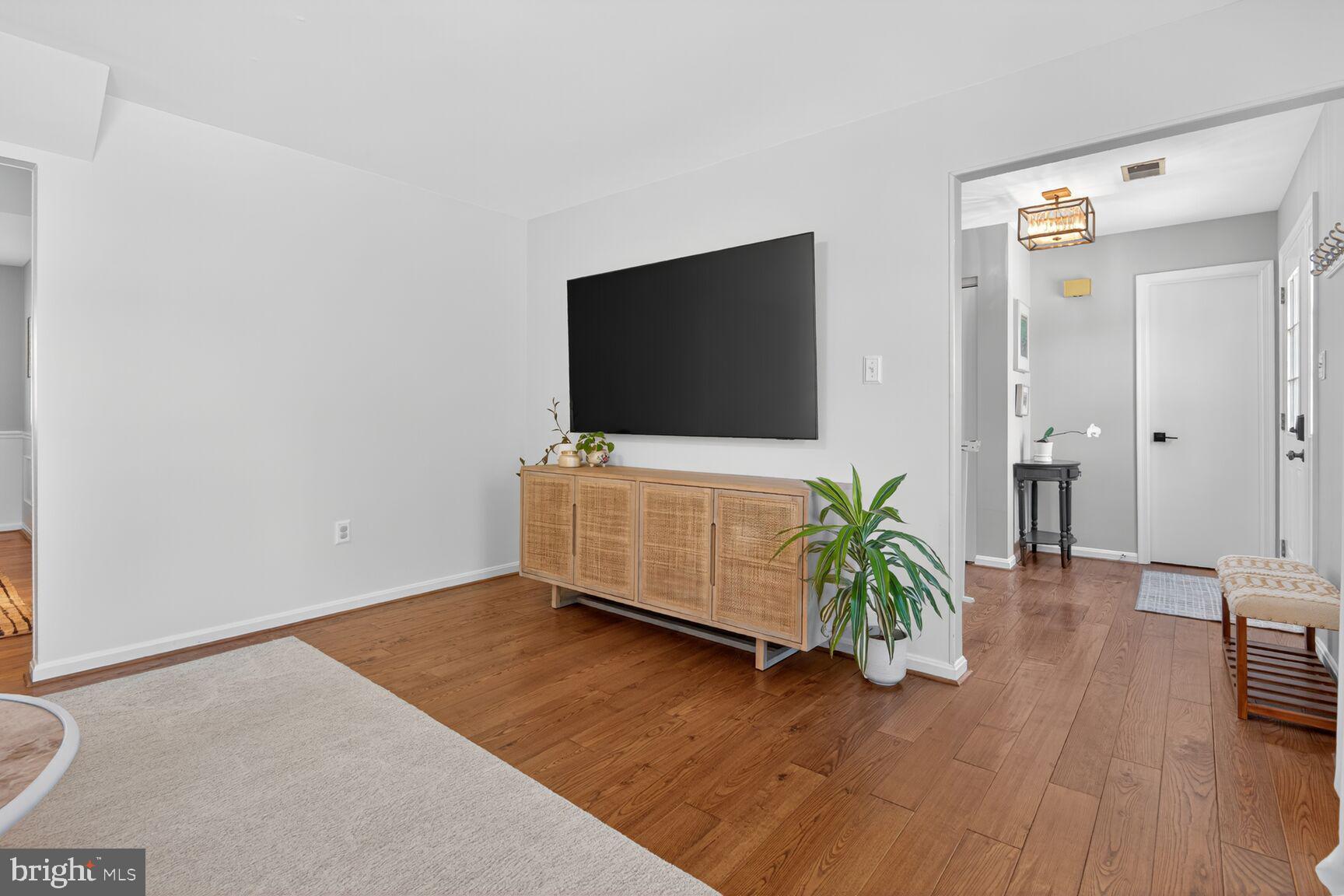 CLARENDON - Residential