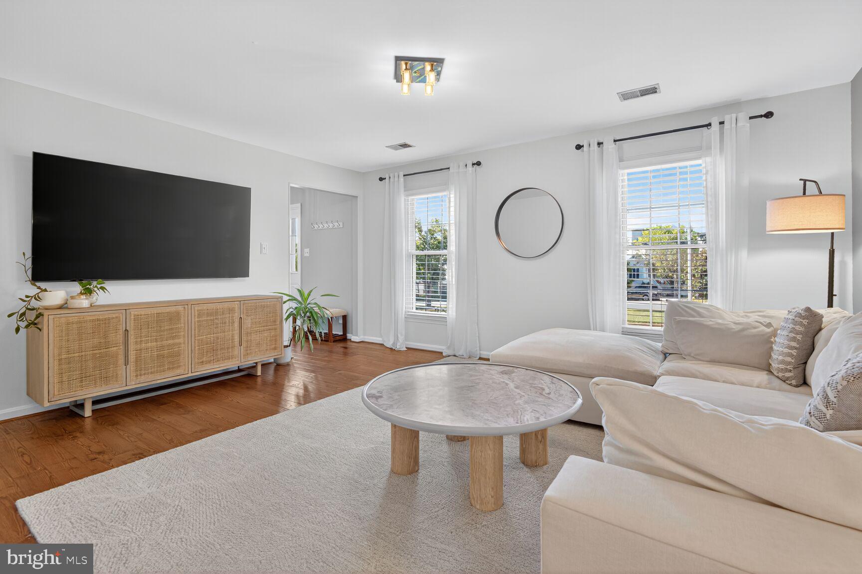 CLARENDON - Residential