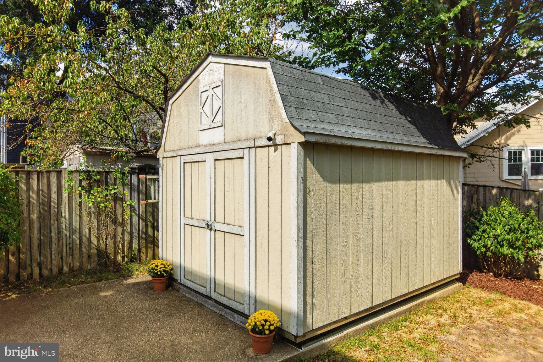 CLARENDON - Residential