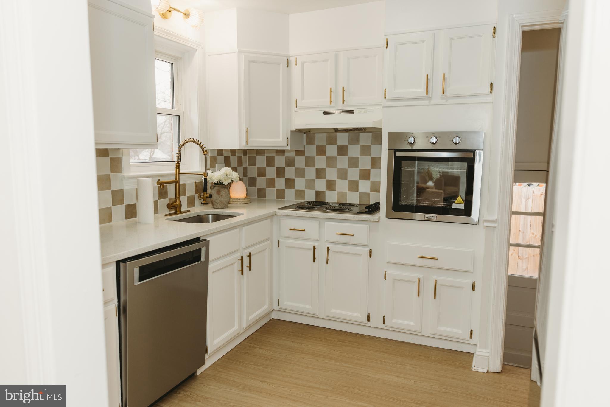 NORTH KENSINGTON - Residential