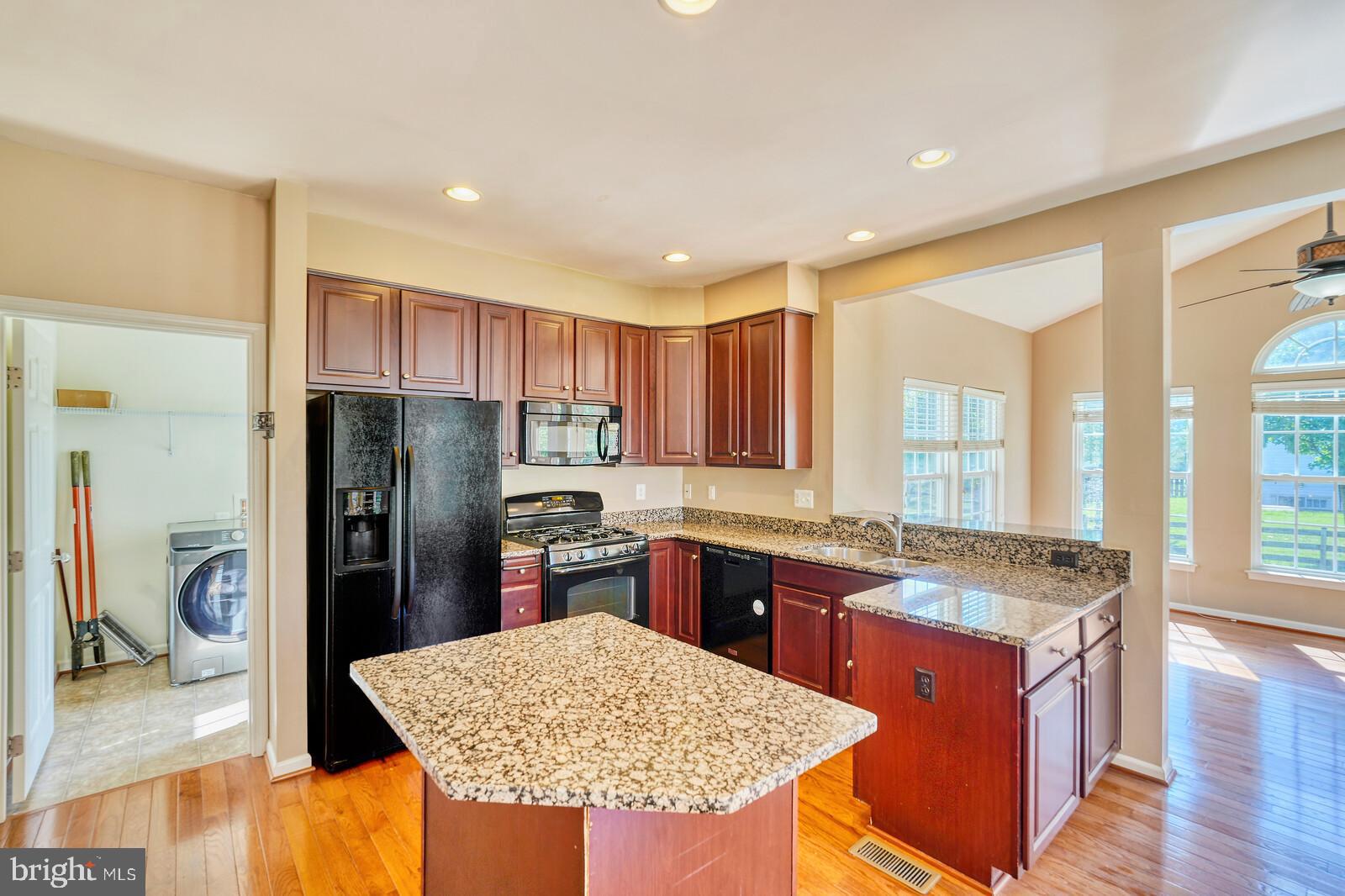 LITTLE RIVER COMMONS - Residential Lease