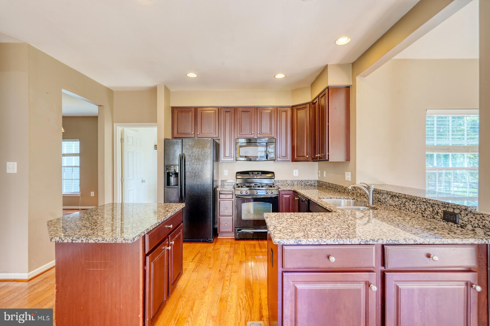 LITTLE RIVER COMMONS - Residential Lease