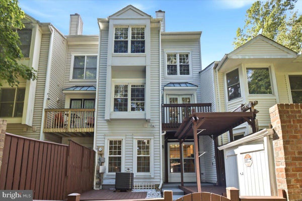 6013 CHESTNUT HOLLOW CT, CENTREVILLE, VA 20121 - Image fa0a834cd58fc00f0efd04ac4f0ed952/1421486820