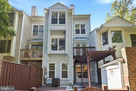 Townhouse For Sale - 6013 Chestnut Hollow Court<br/> CENTREVILLE, VA 20121
