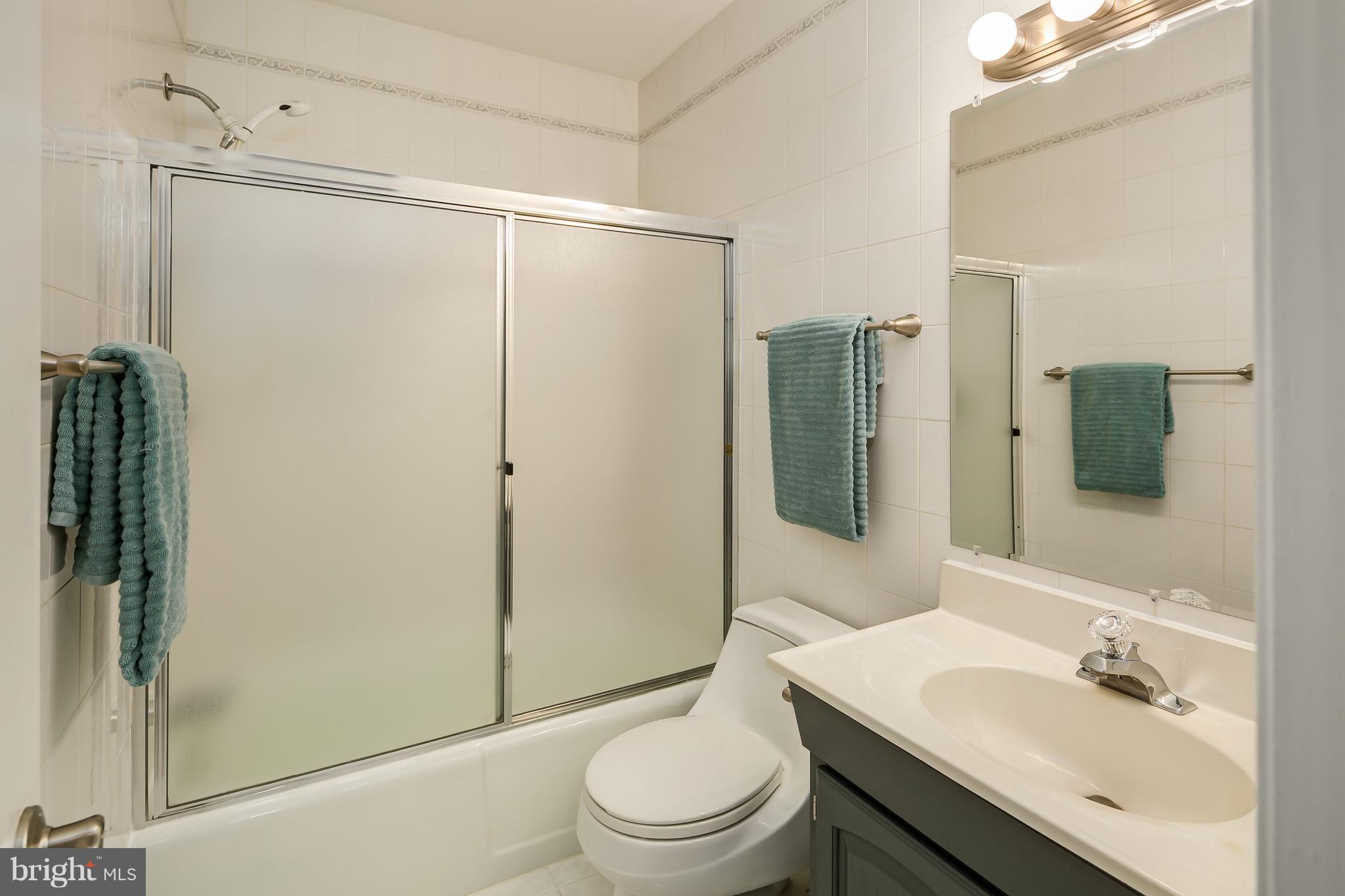 LAKEPOINTE - Residential