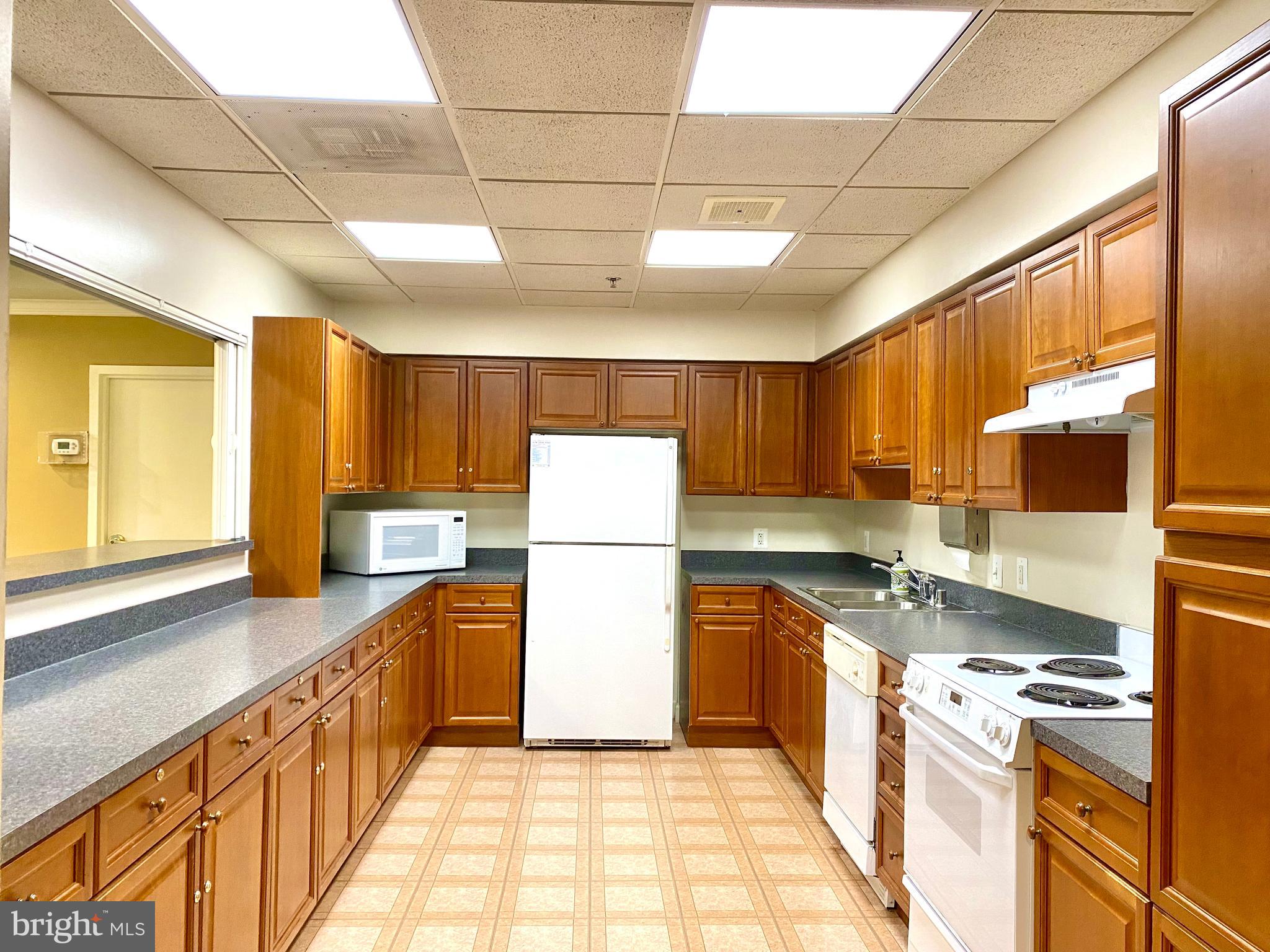 LEISURE WORLD - Residential Lease