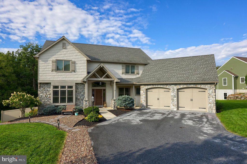 Photo of 5 SNYDER HILL RD, LITITZ, PA 17543 (MLS # PALA2034614)