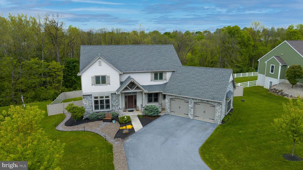 Photo of 5 SNYDER HILL RD, LITITZ, PA 17543 (MLS # PALA2034614)