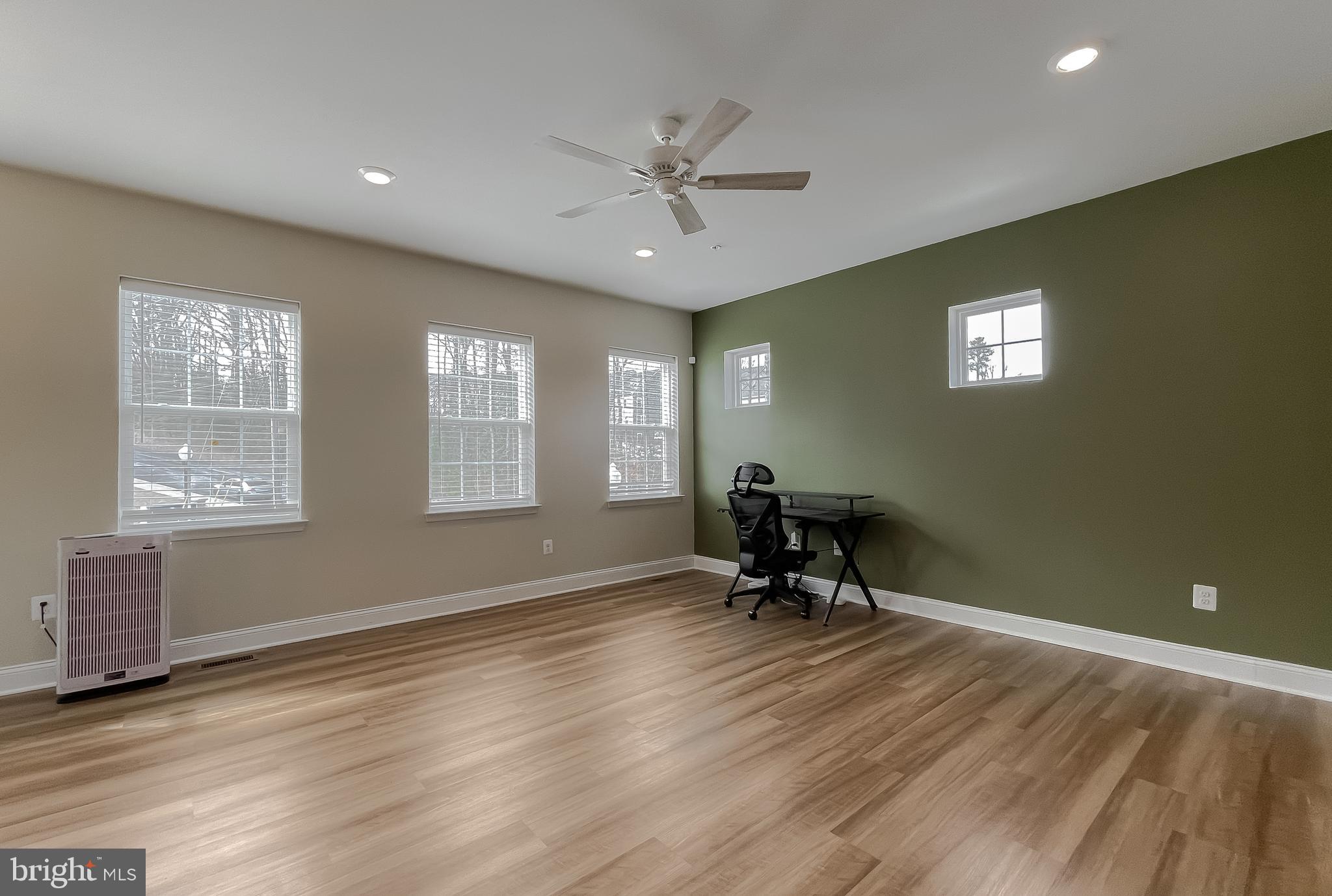 MYRTLE POINT - Residential Lease