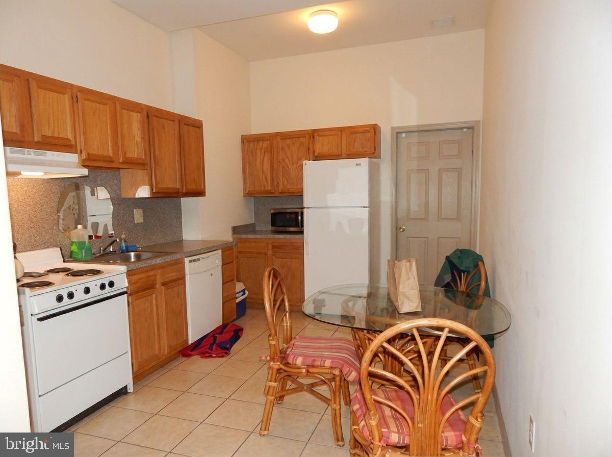 1621 W DIAMOND STREET 1