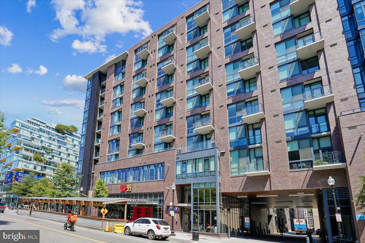 70 N STREET SE N603