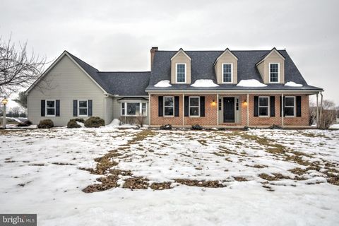 Photo of 152 Kings Gate Drive, LITITZ, PA 17543 (MLS # PALA2082992)