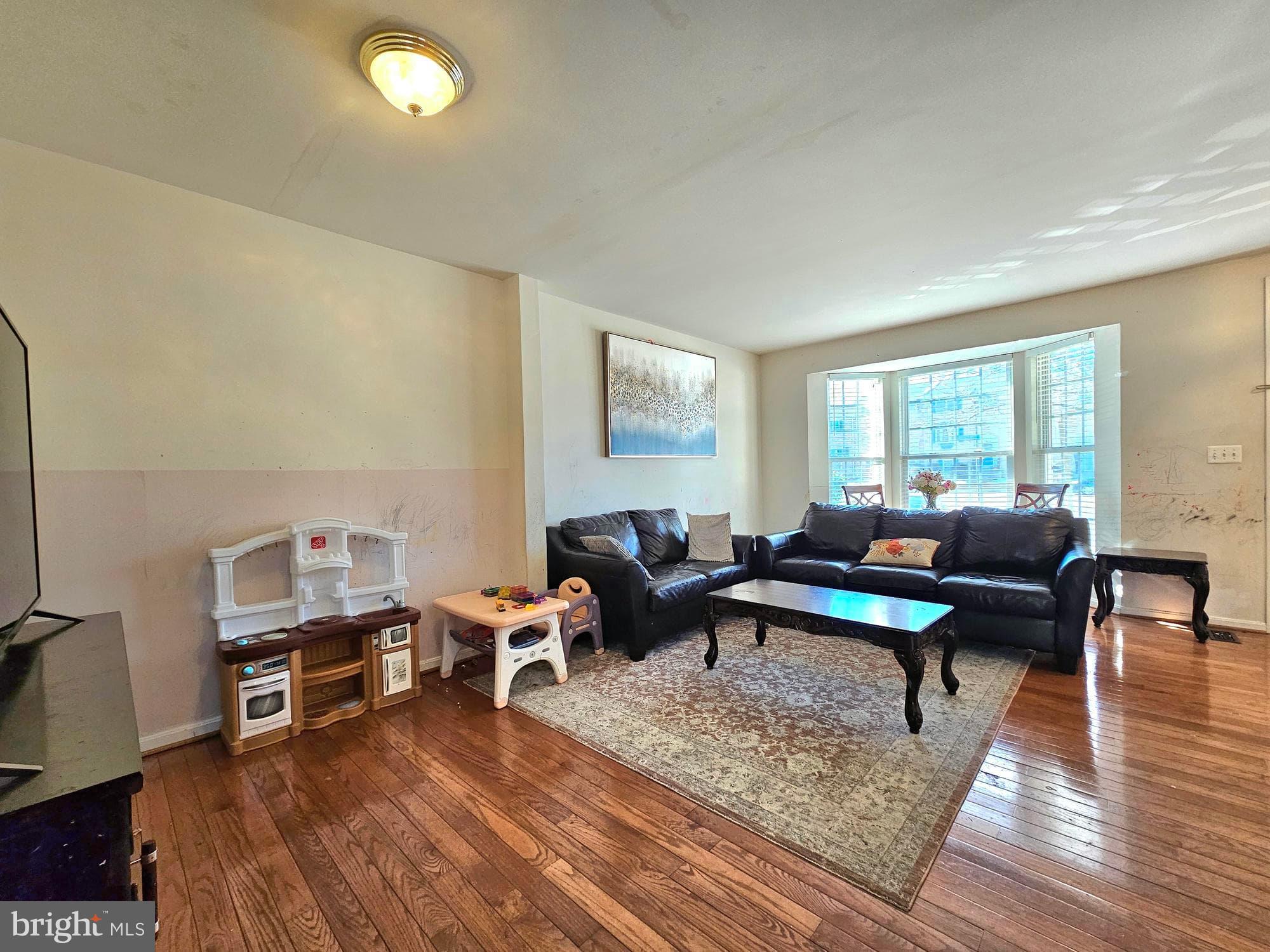 7427 ARDGLASS COURT