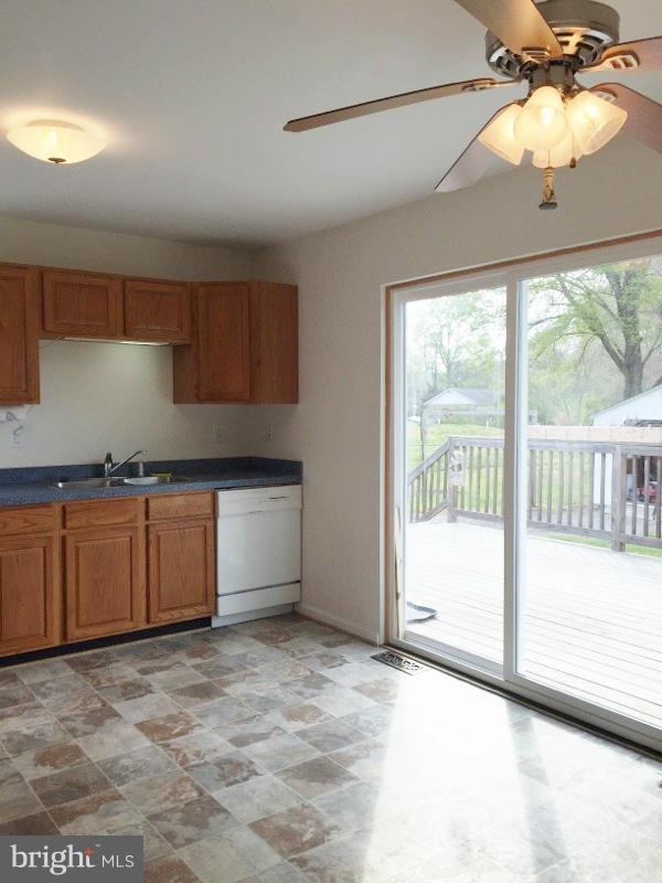 SANDY LEVEL EST SUB - Residential Lease