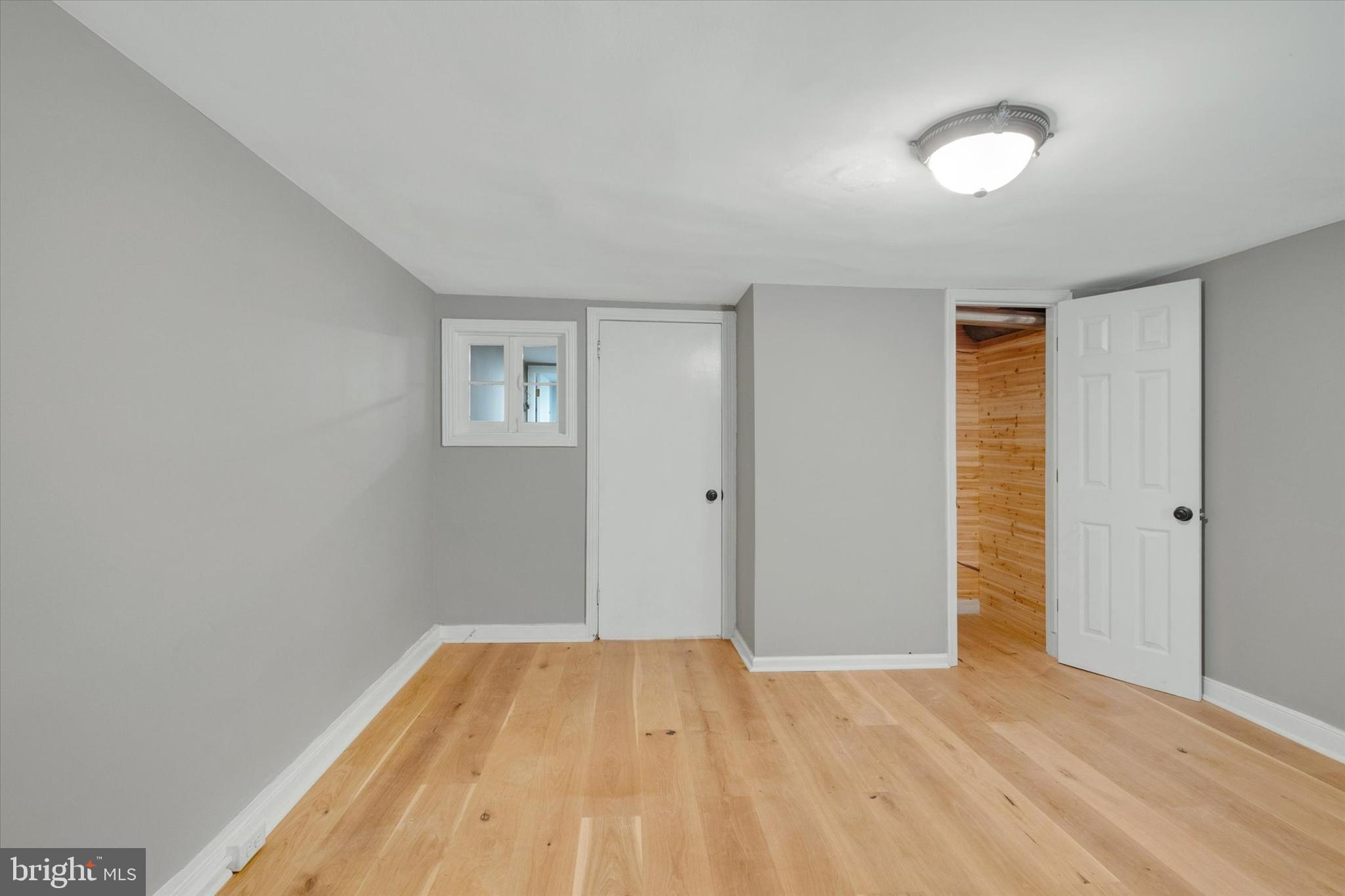 WASHINGTON SQ - Residential Lease