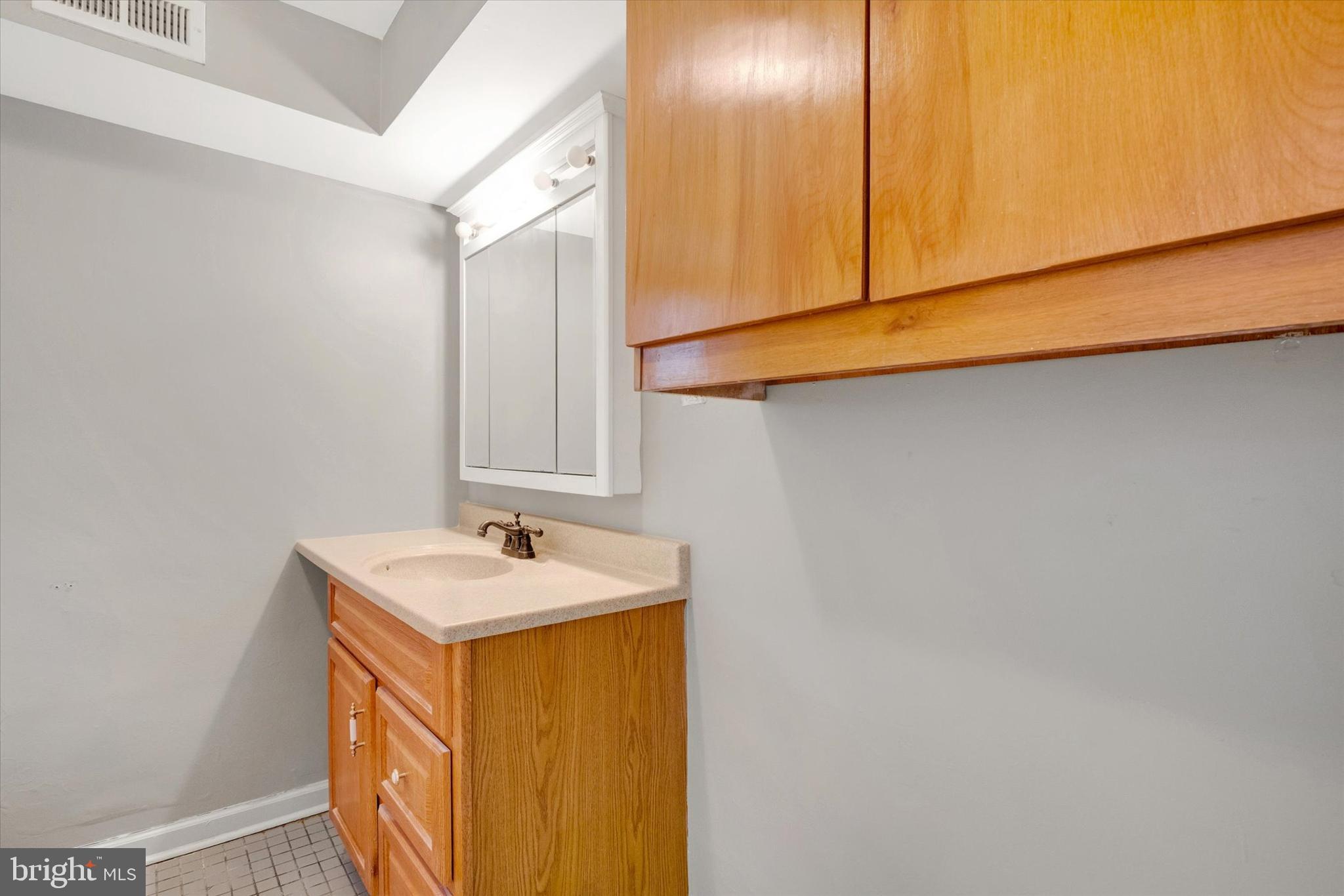 WASHINGTON SQ - Residential Lease