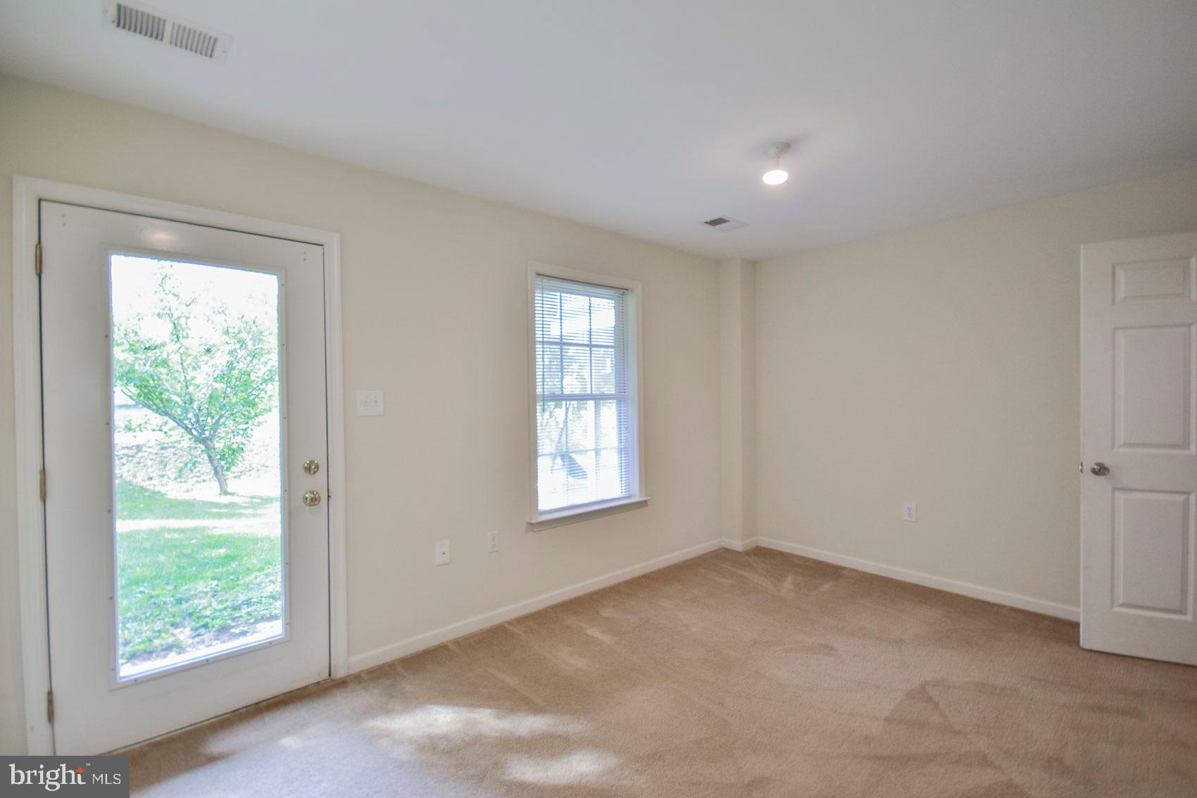 HAMMONDS MILL - Residential Lease