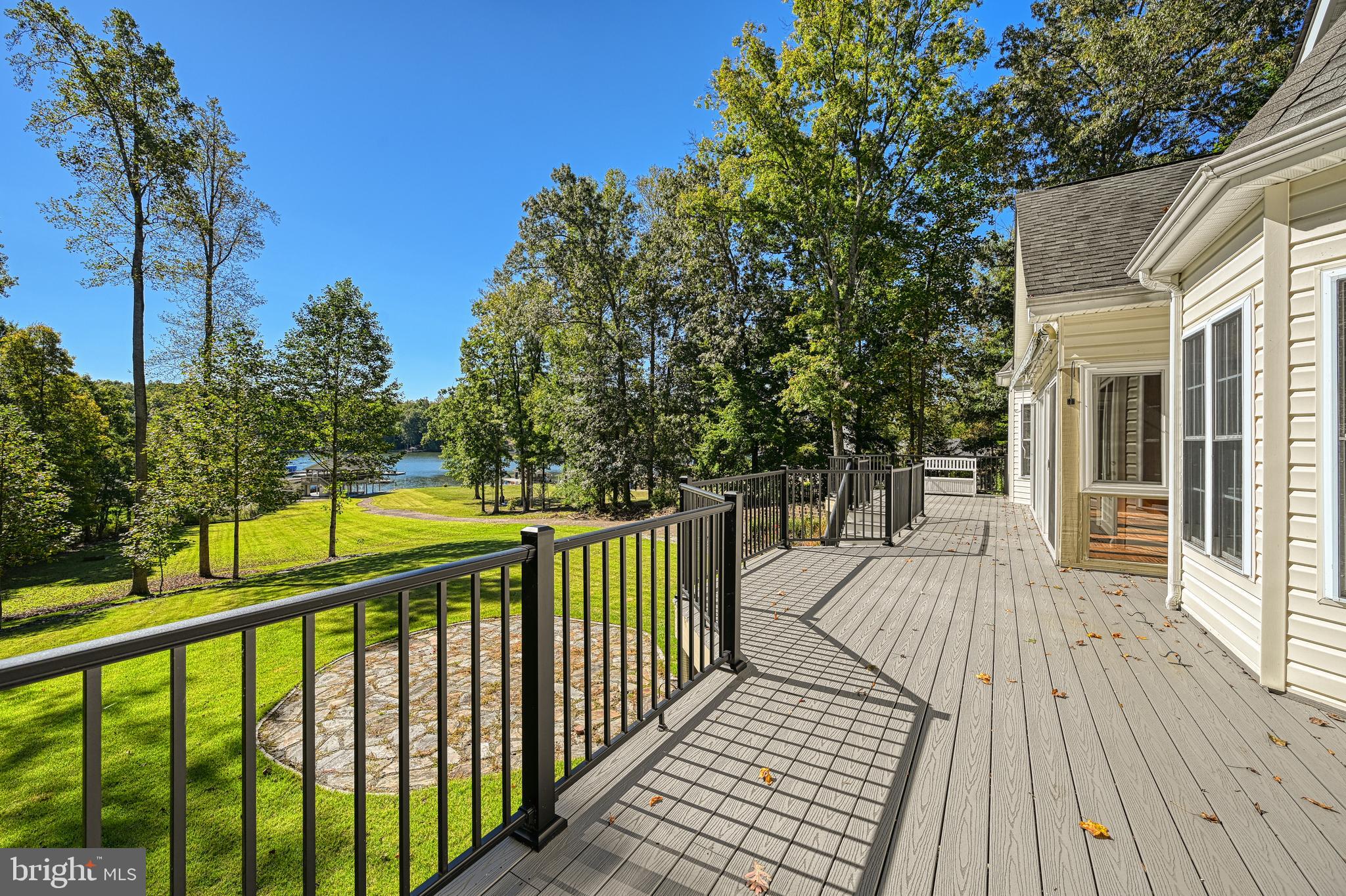 SHOREWOOD - Residential