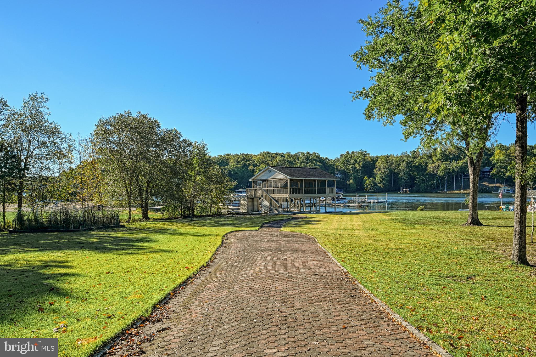 SHOREWOOD - Residential