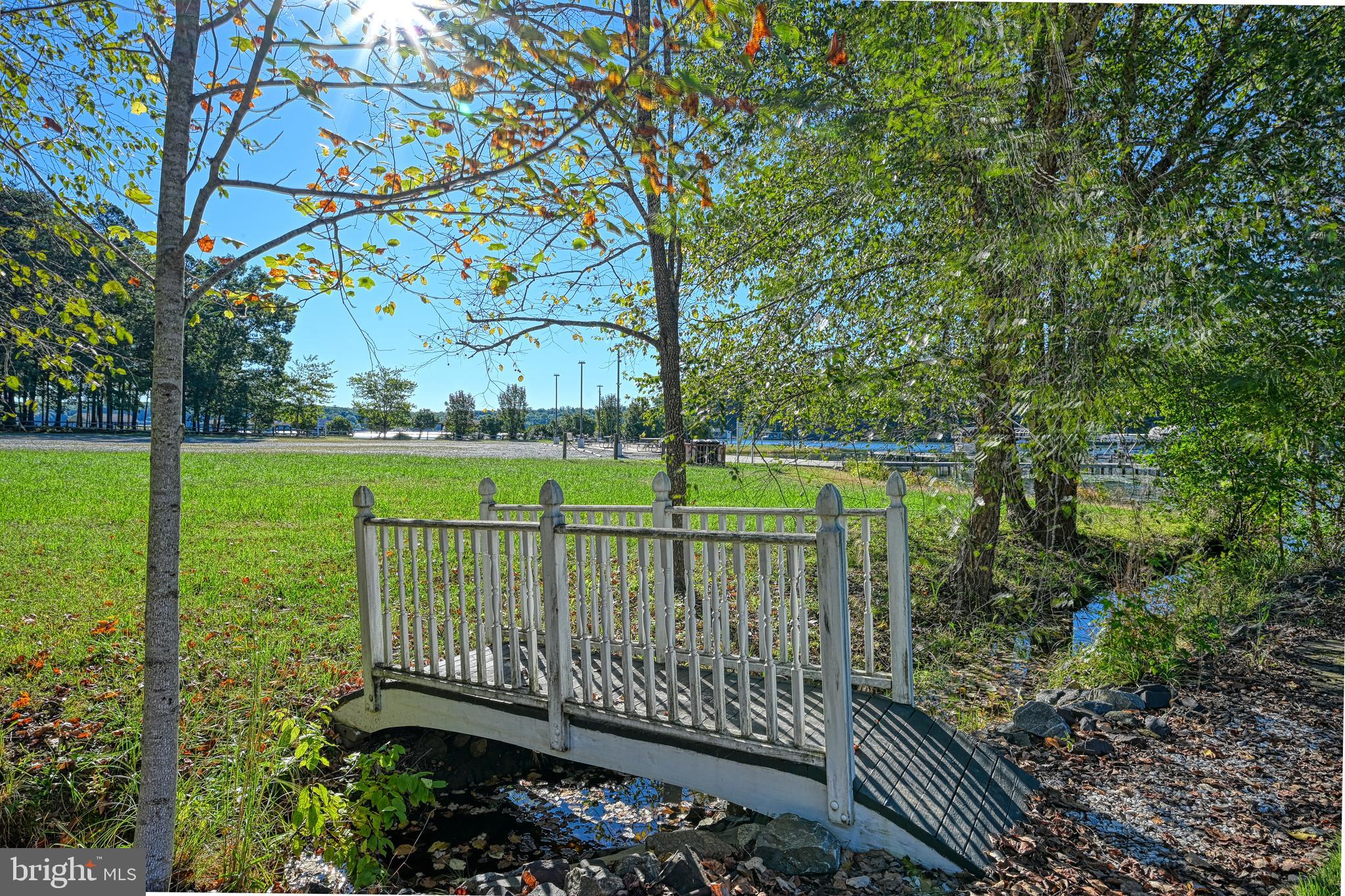 SHOREWOOD - Residential