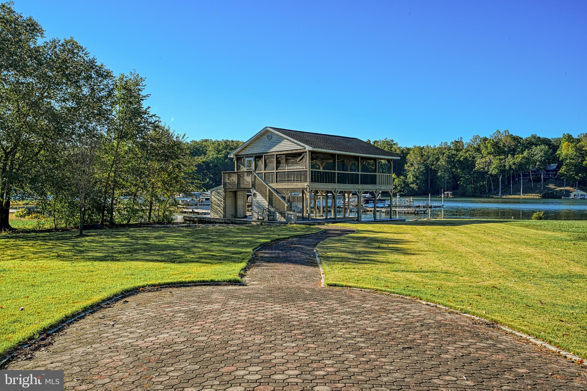 SHOREWOOD - Residential