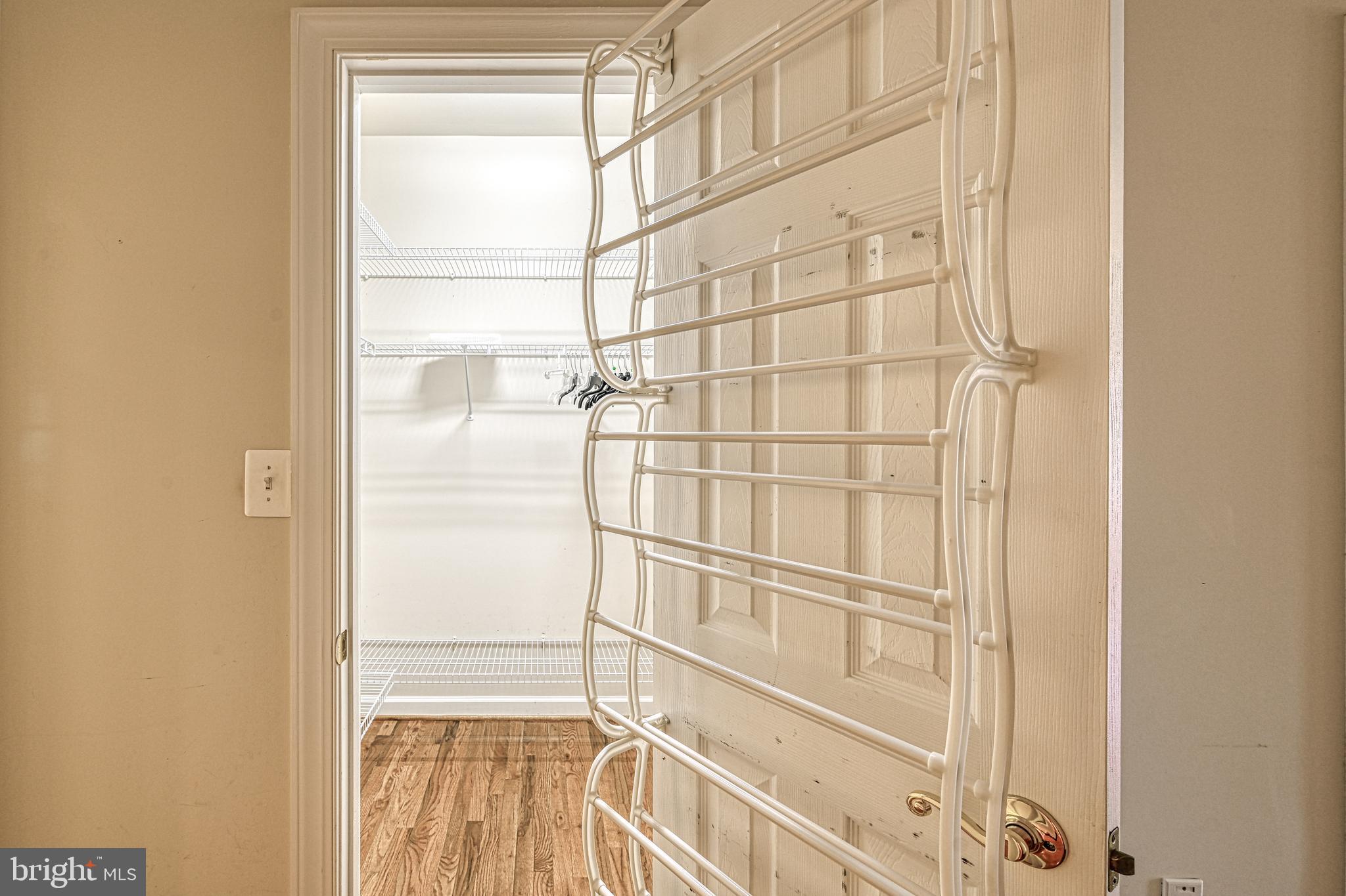 SHOREWOOD - Residential