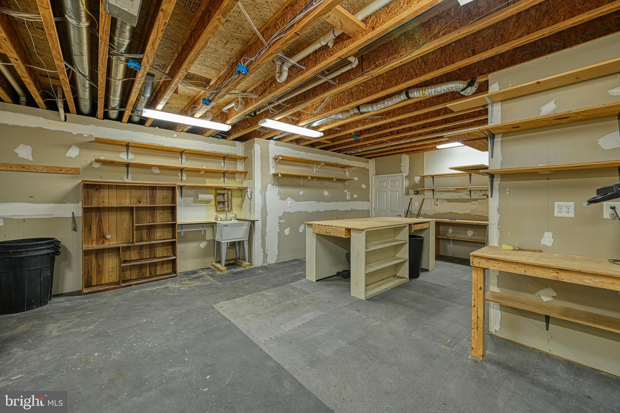 SHOREWOOD - Residential