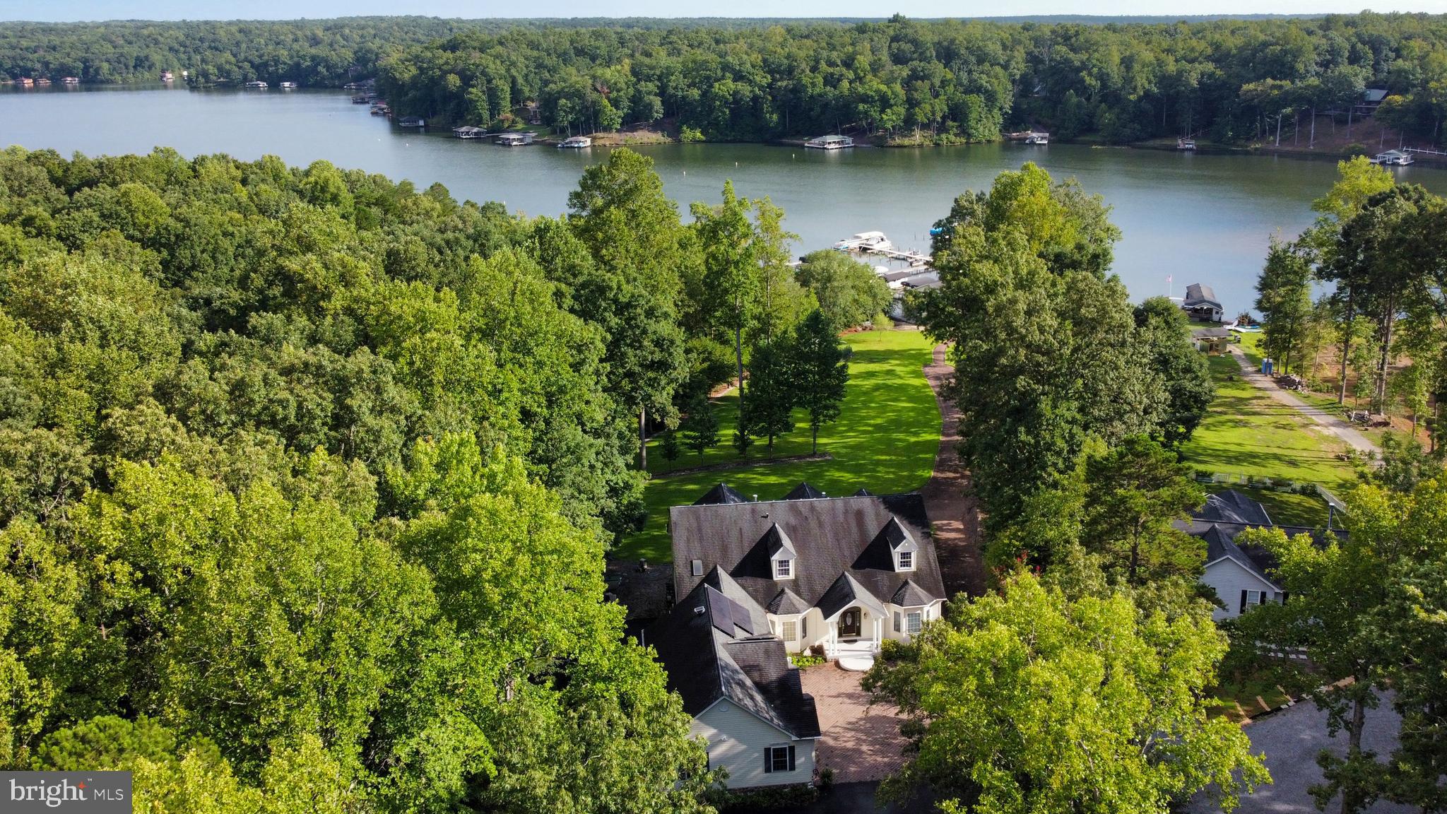 SHOREWOOD - Residential