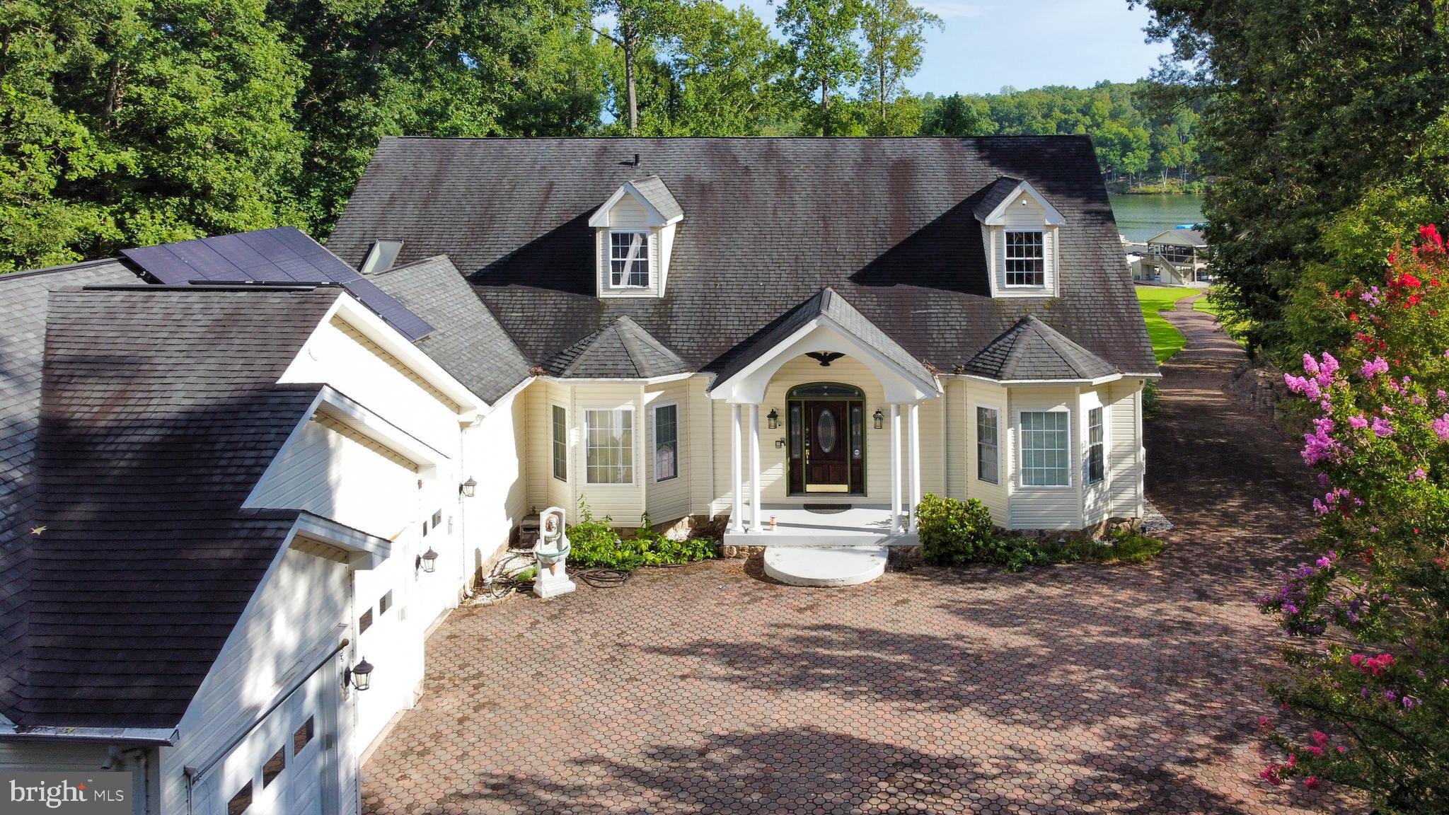 SHOREWOOD - Residential