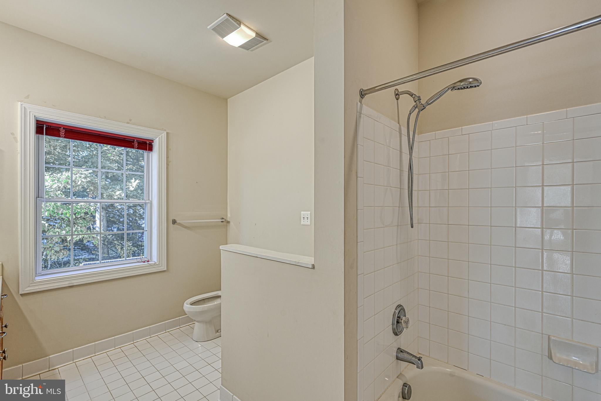 SHOREWOOD - Residential