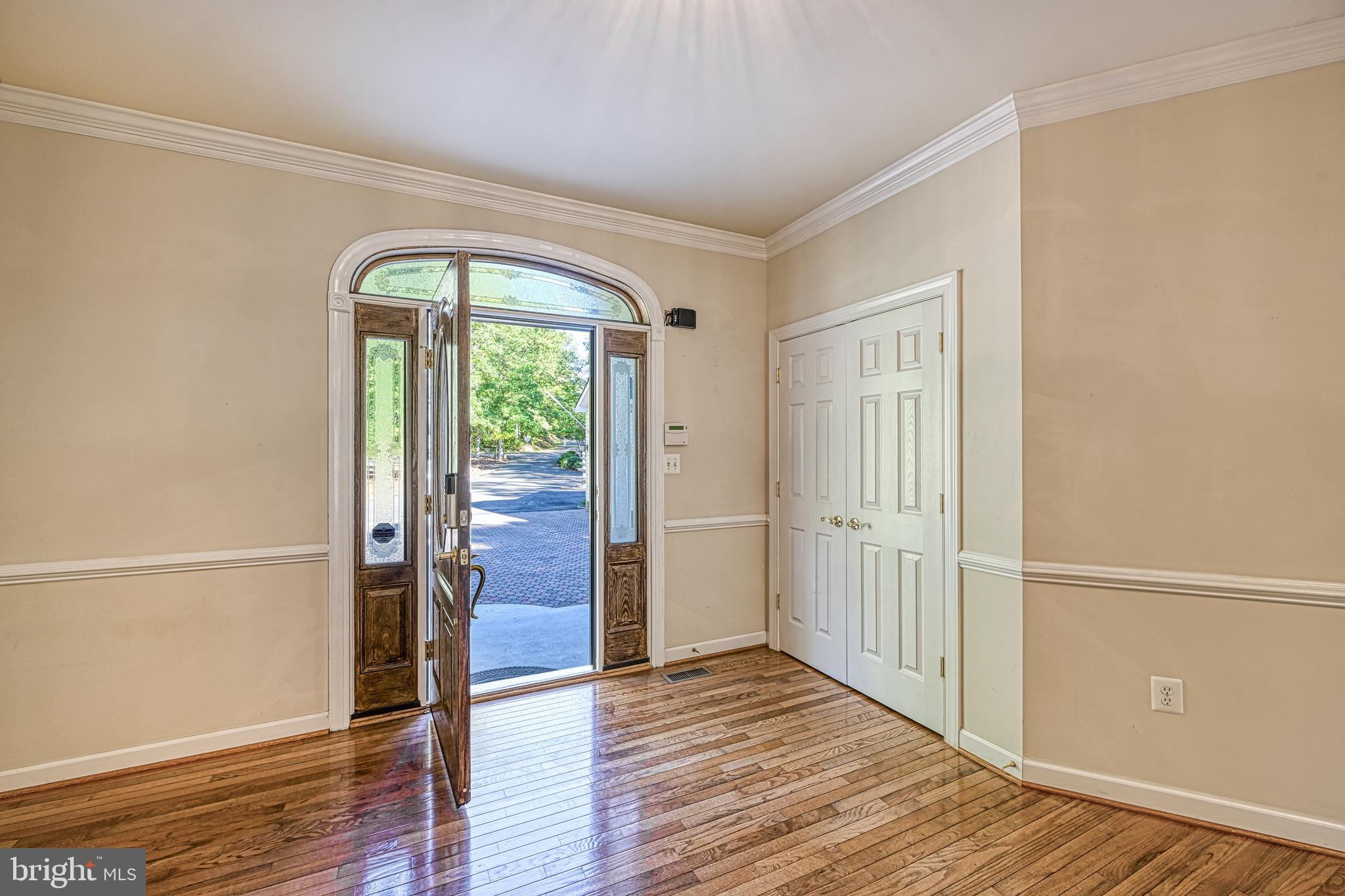 SHOREWOOD - Residential