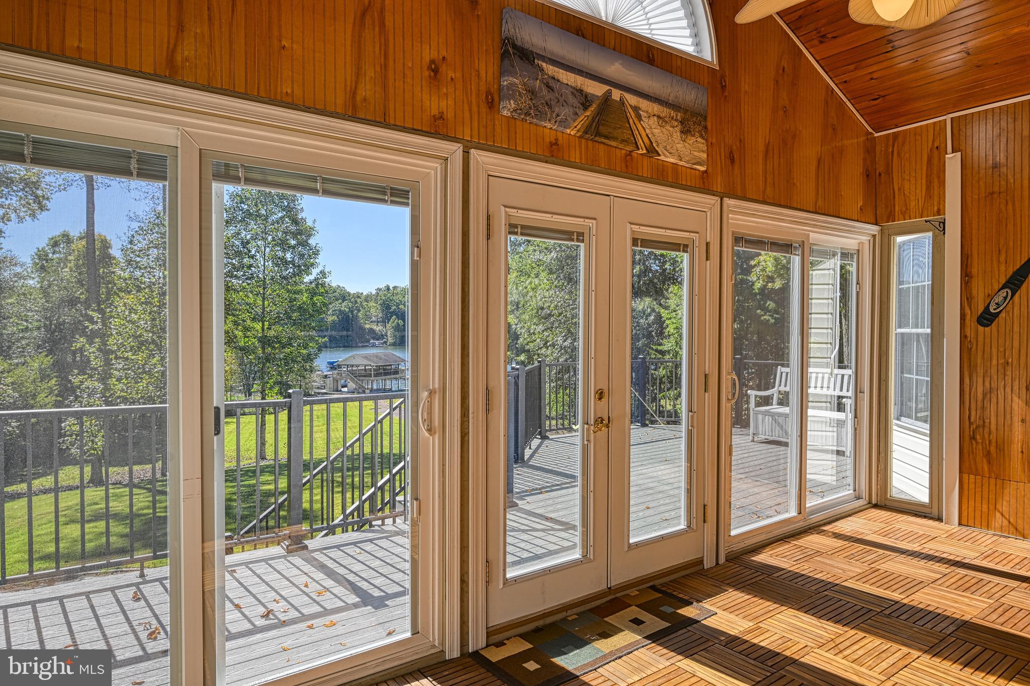 SHOREWOOD - Residential