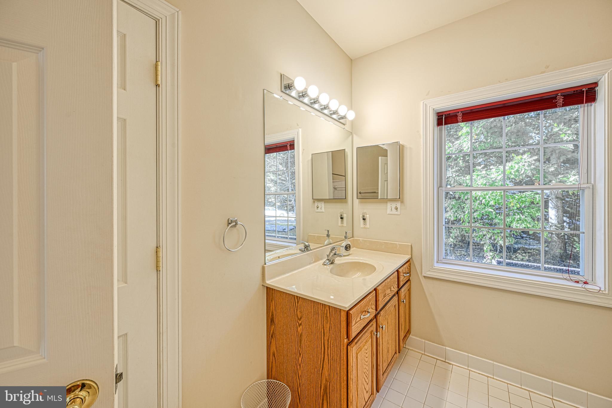 SHOREWOOD - Residential