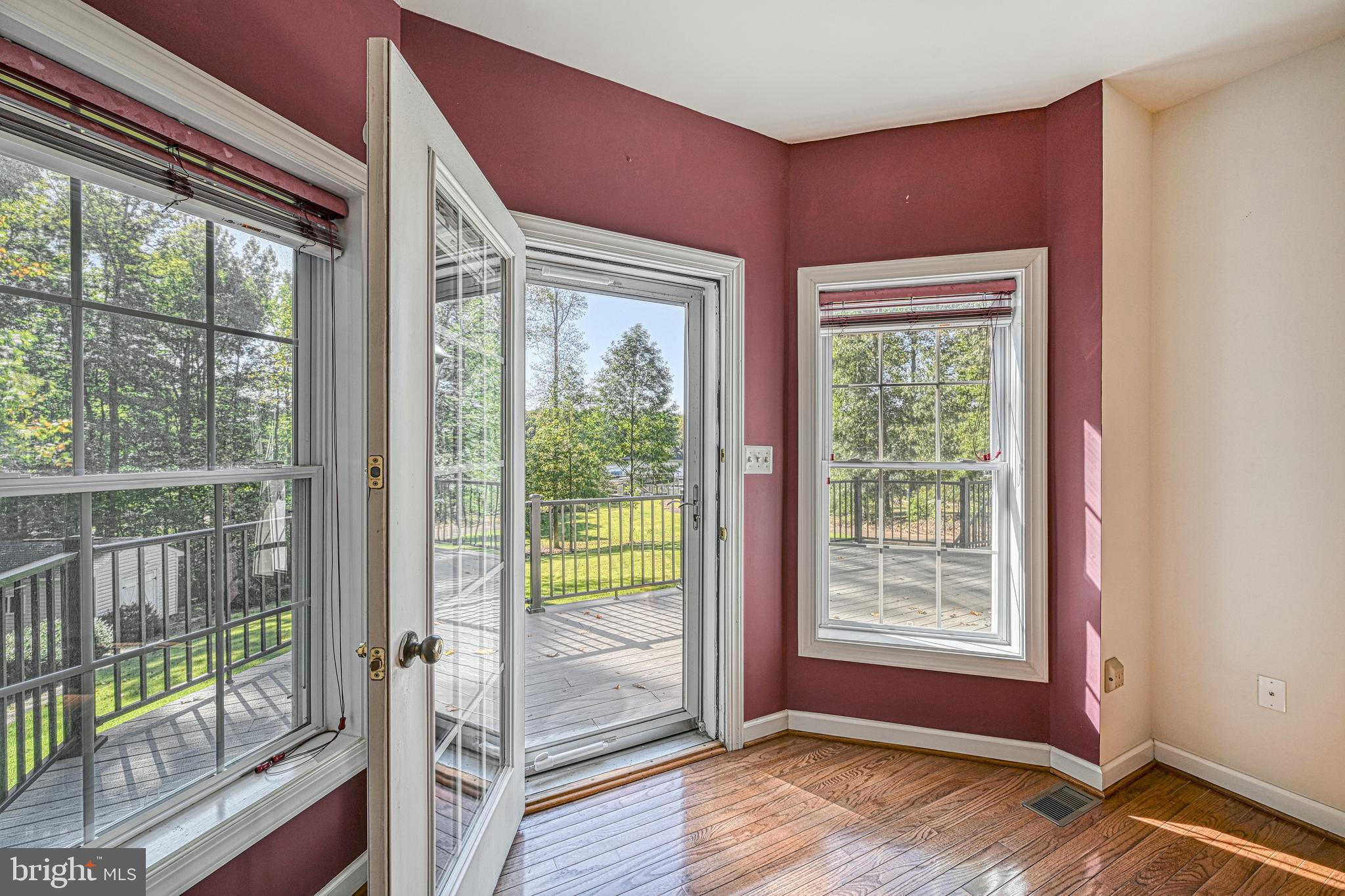 SHOREWOOD - Residential