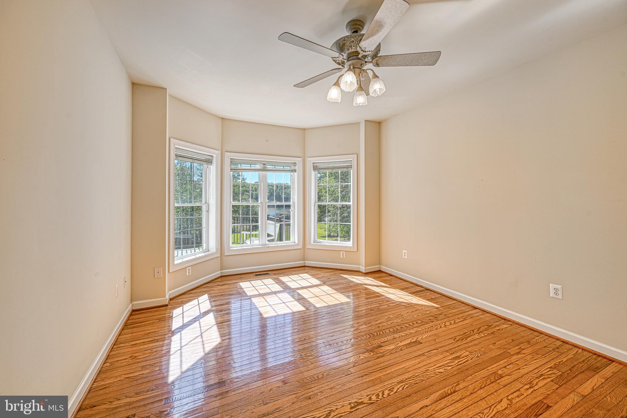 SHOREWOOD - Residential