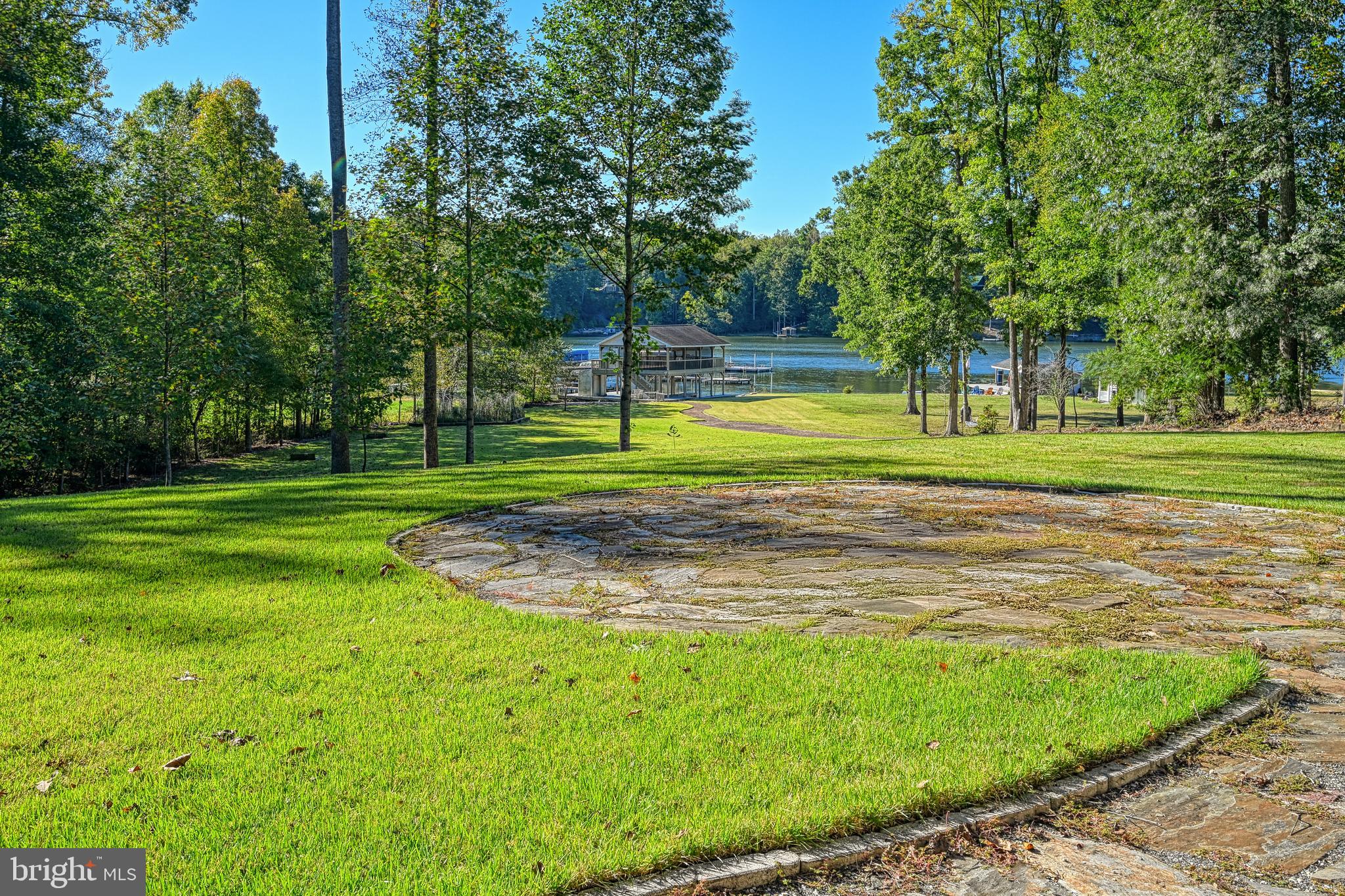 SHOREWOOD - Residential