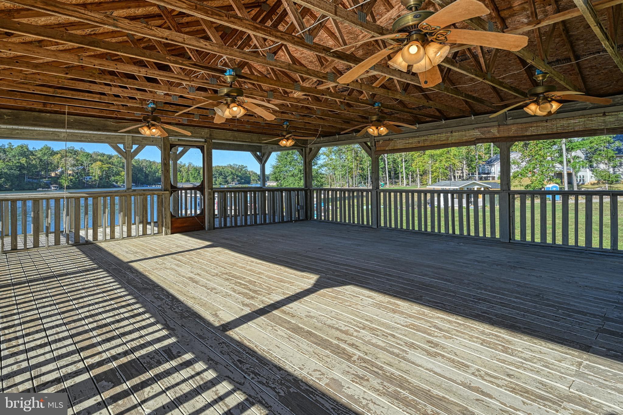 SHOREWOOD - Residential