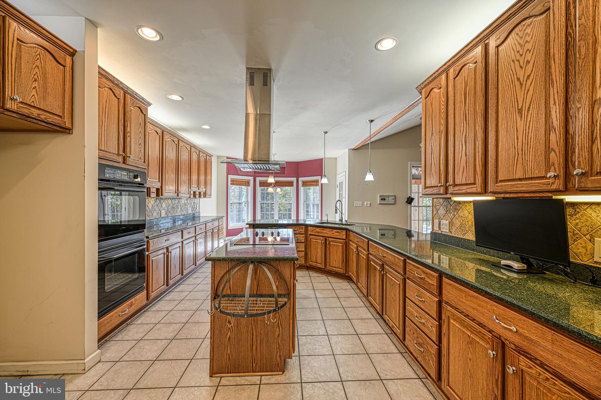 SHOREWOOD - Residential