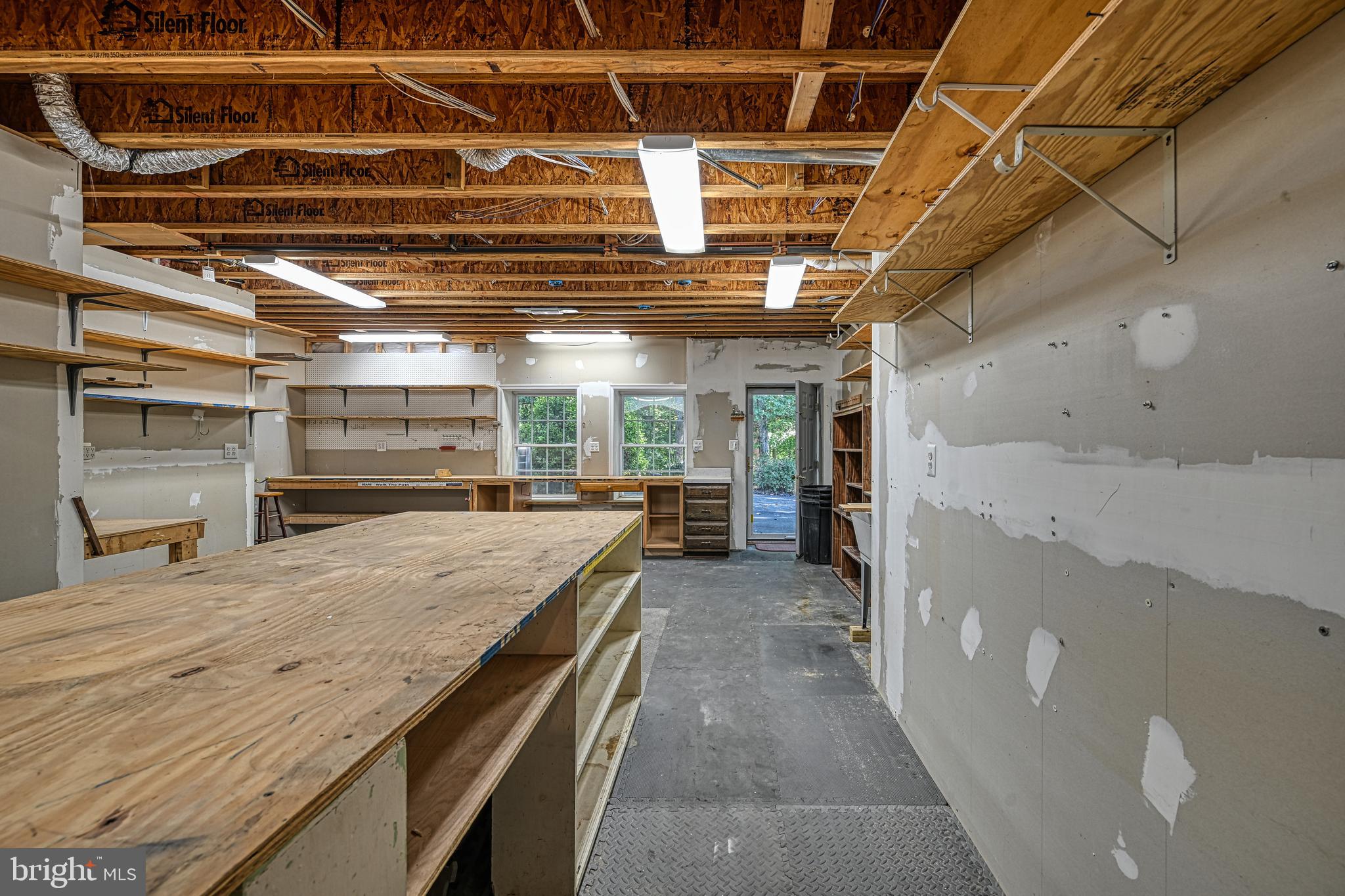 SHOREWOOD - Residential