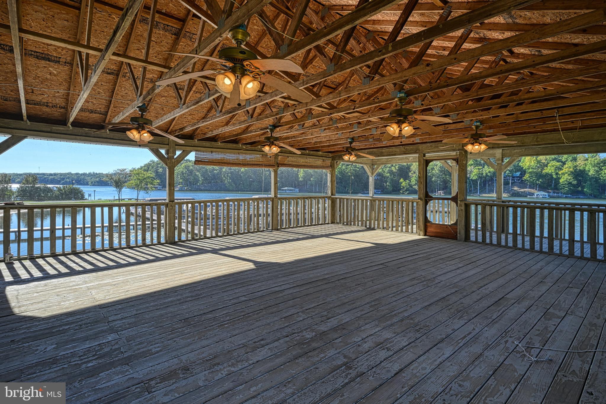 SHOREWOOD - Residential