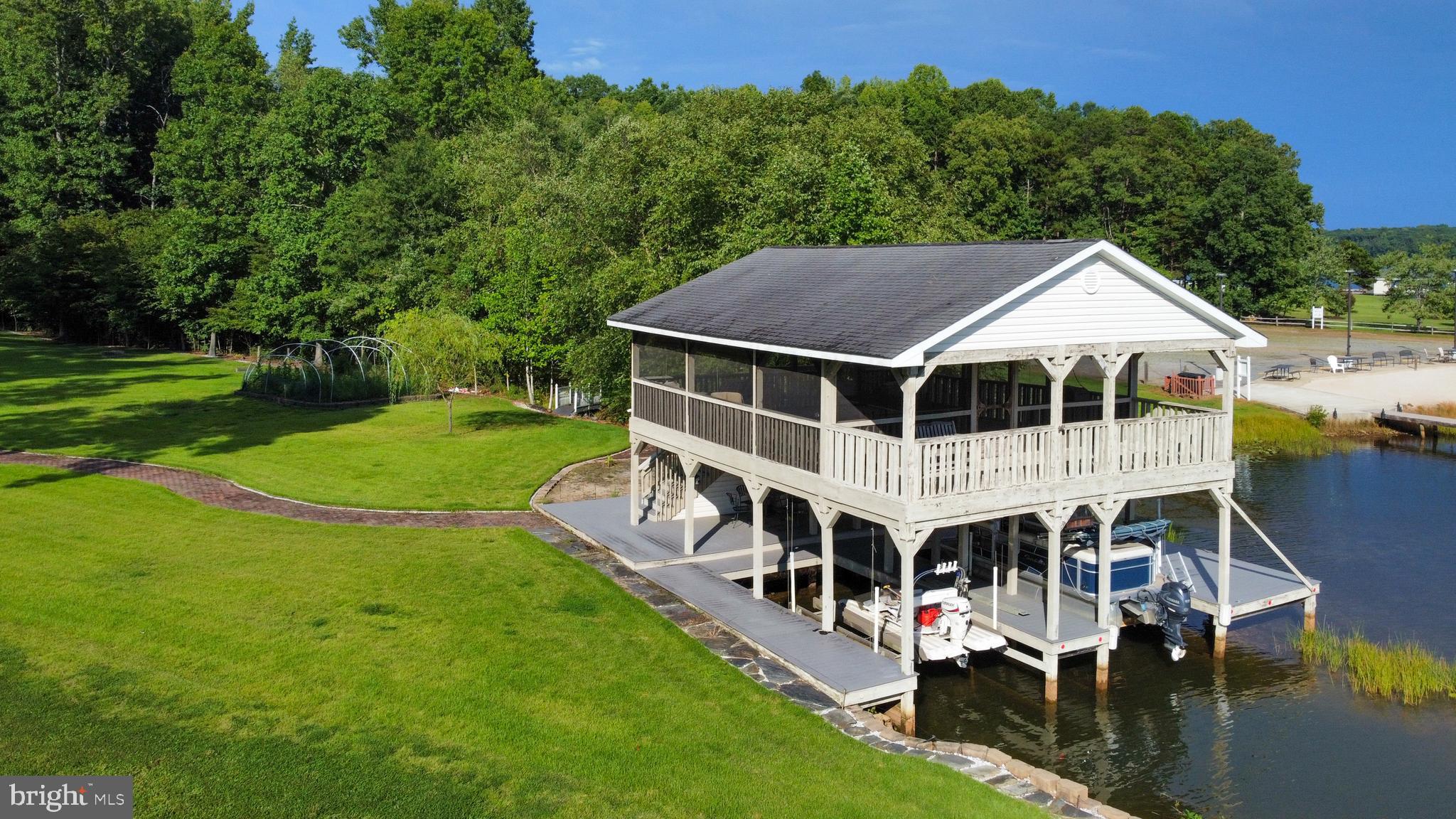 SHOREWOOD - Residential