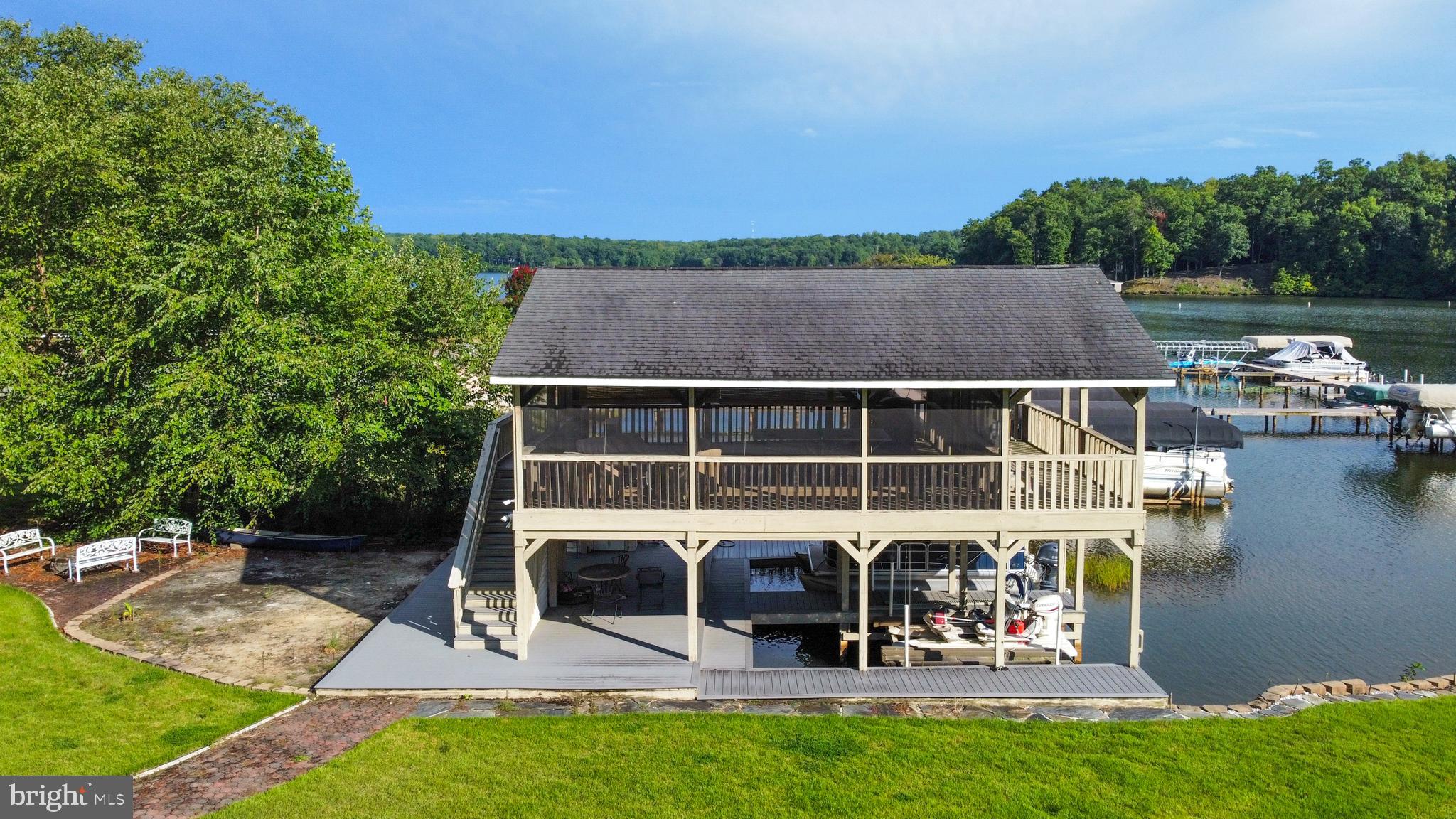 SHOREWOOD - Residential