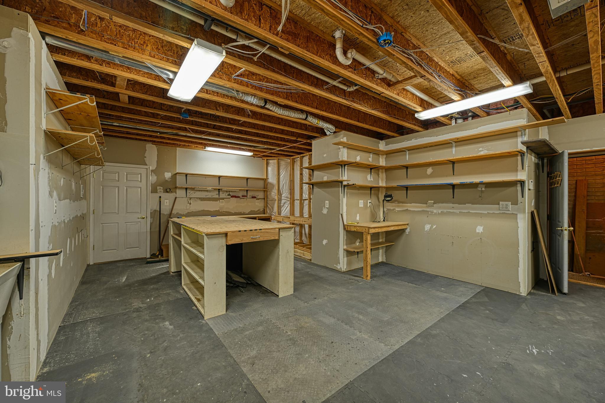 SHOREWOOD - Residential